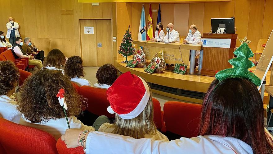 El Hospital premia las mejores tarjetas y decoraciones de Navidad de su personal