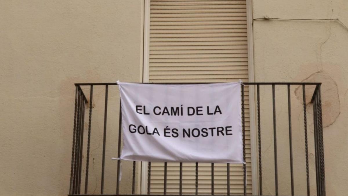 Una de les pancartes a Sant Pere Pescador.