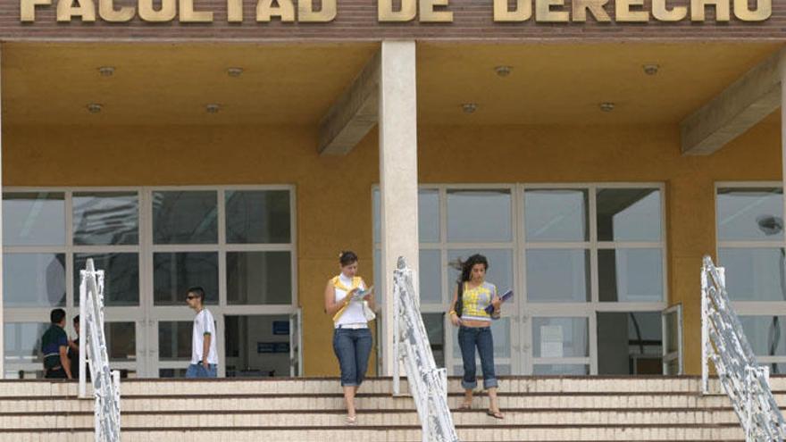 Facultad de Derecho, en Teatinos.