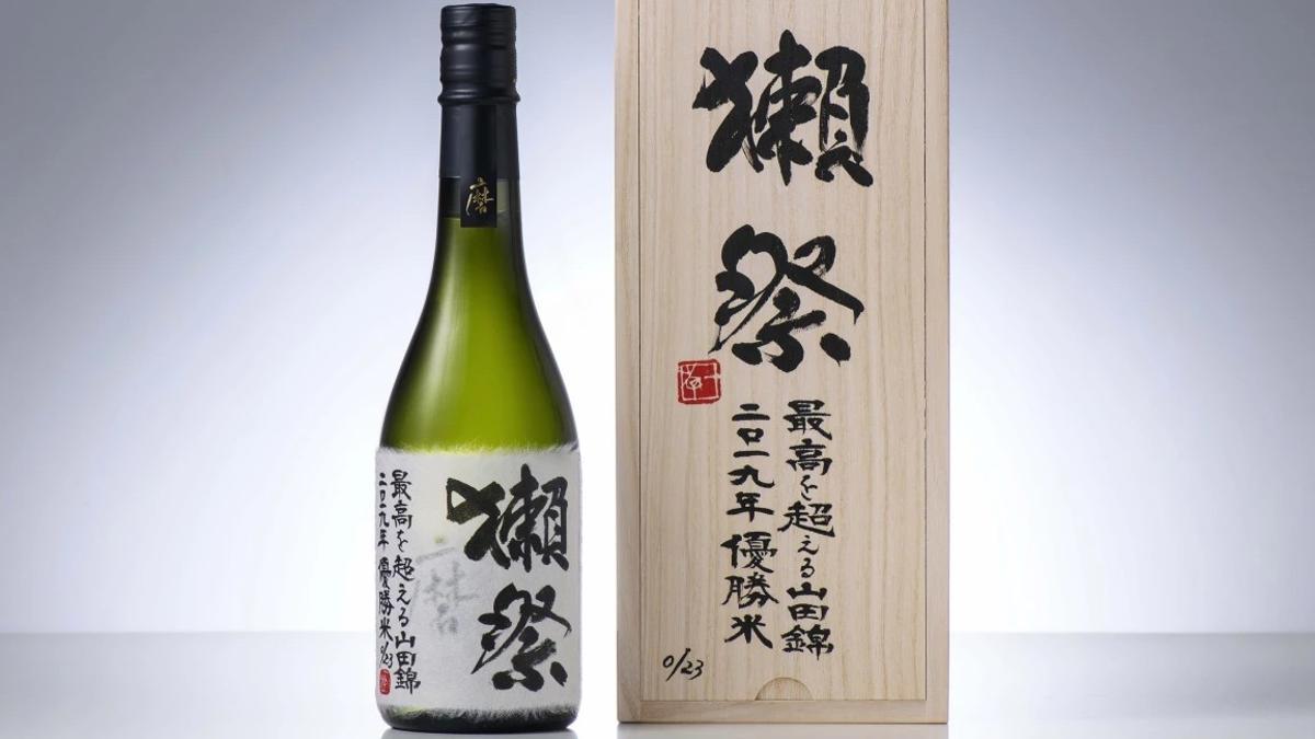 La exclusiva botella de sake 'Dassai Beyond The Beyond'