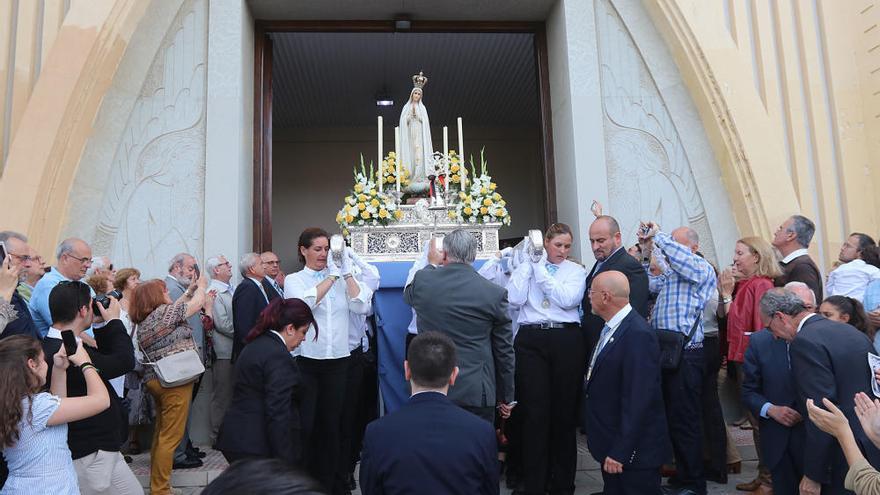 Procesión de la Virgen de Fátima por la Trinidad