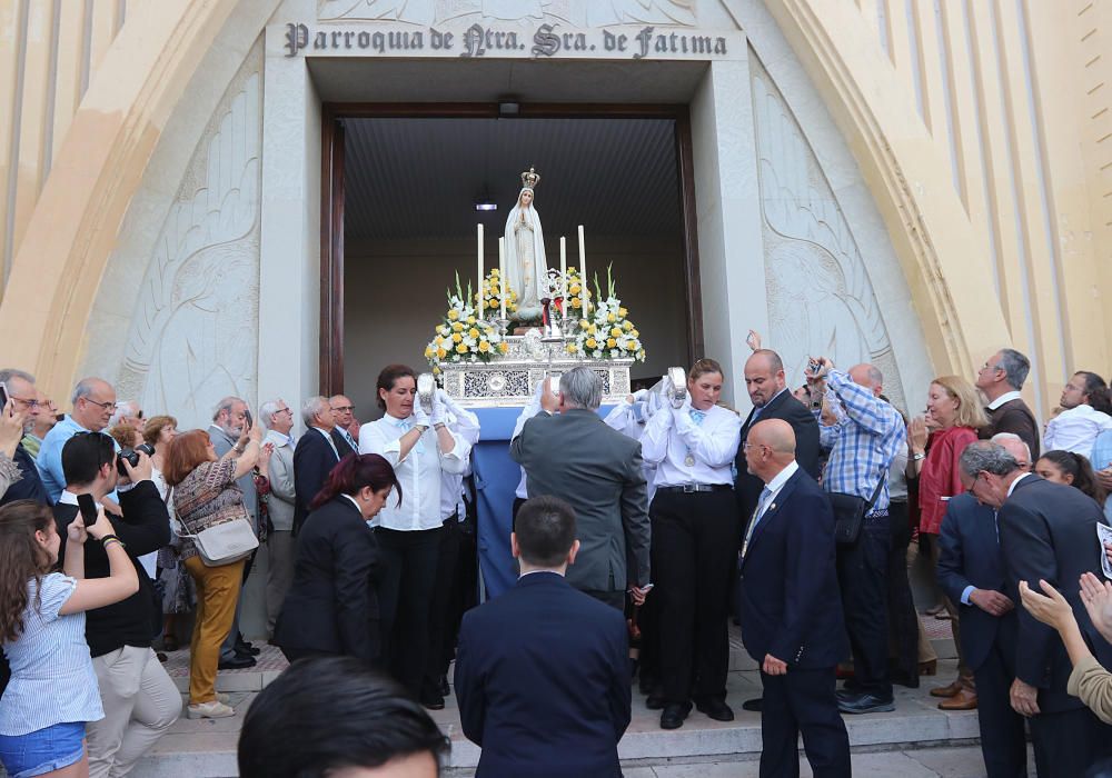 Procesión de la Virgen de Fátima por la Trinidad