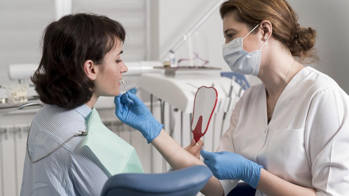 Visitar al dentista una vez al año puede evitar muchas enfermedades bucodentales