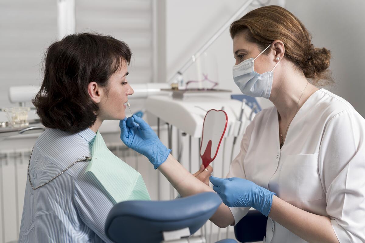 Visitar al dentista una vez al año puede evitar muchas enfermedades bucodentales