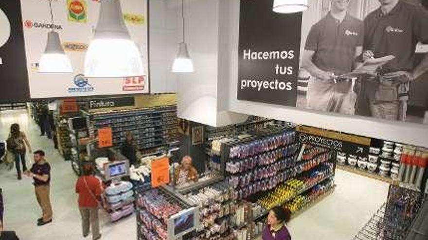 El Bricor de Gran Vía ofrece más de 13.000 productos para el consumidor  urbano - Faro de Vigo