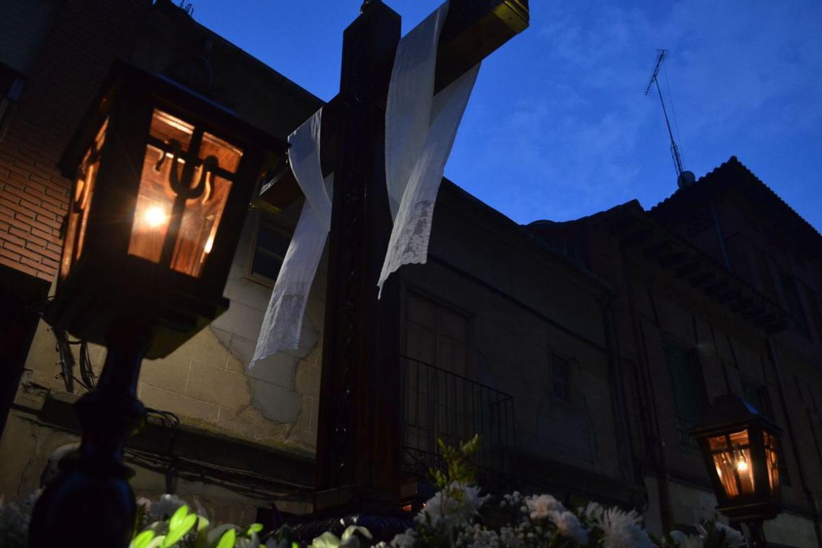La Santa Vera Cruz, el paso que abría el desfile. | E. P.