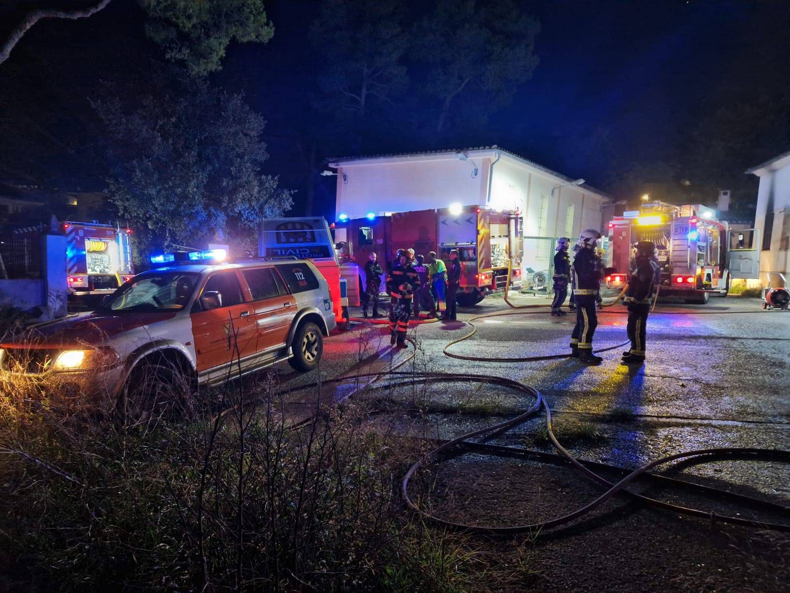 Un incendio destruye el antiguo matadero de Muro