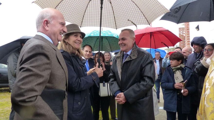 La infanta Elena, &quot;tras la barrera&quot; en Zamora
