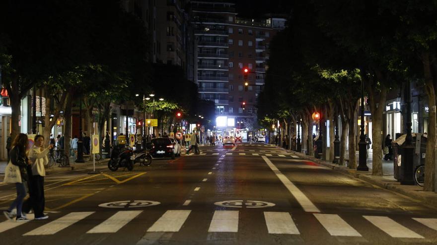 La calle Colón reabre al tráfico privado desde Porta la Mar