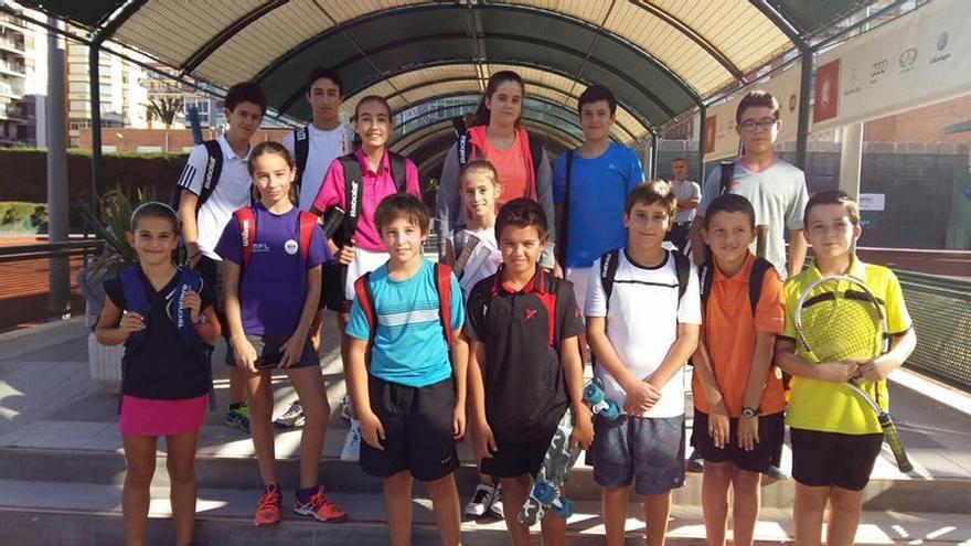 Alumnos de la Escuela de Tenis de la Federación Murciana.