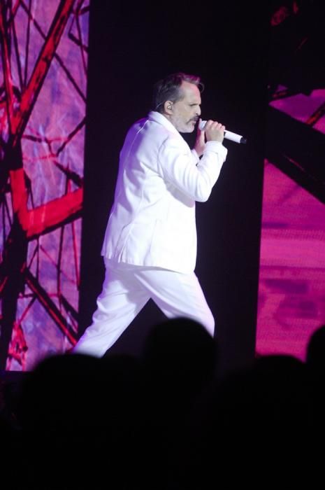 CONCIERTO DE MIGUEL BOSE EN EL PABELLON GRAN ...