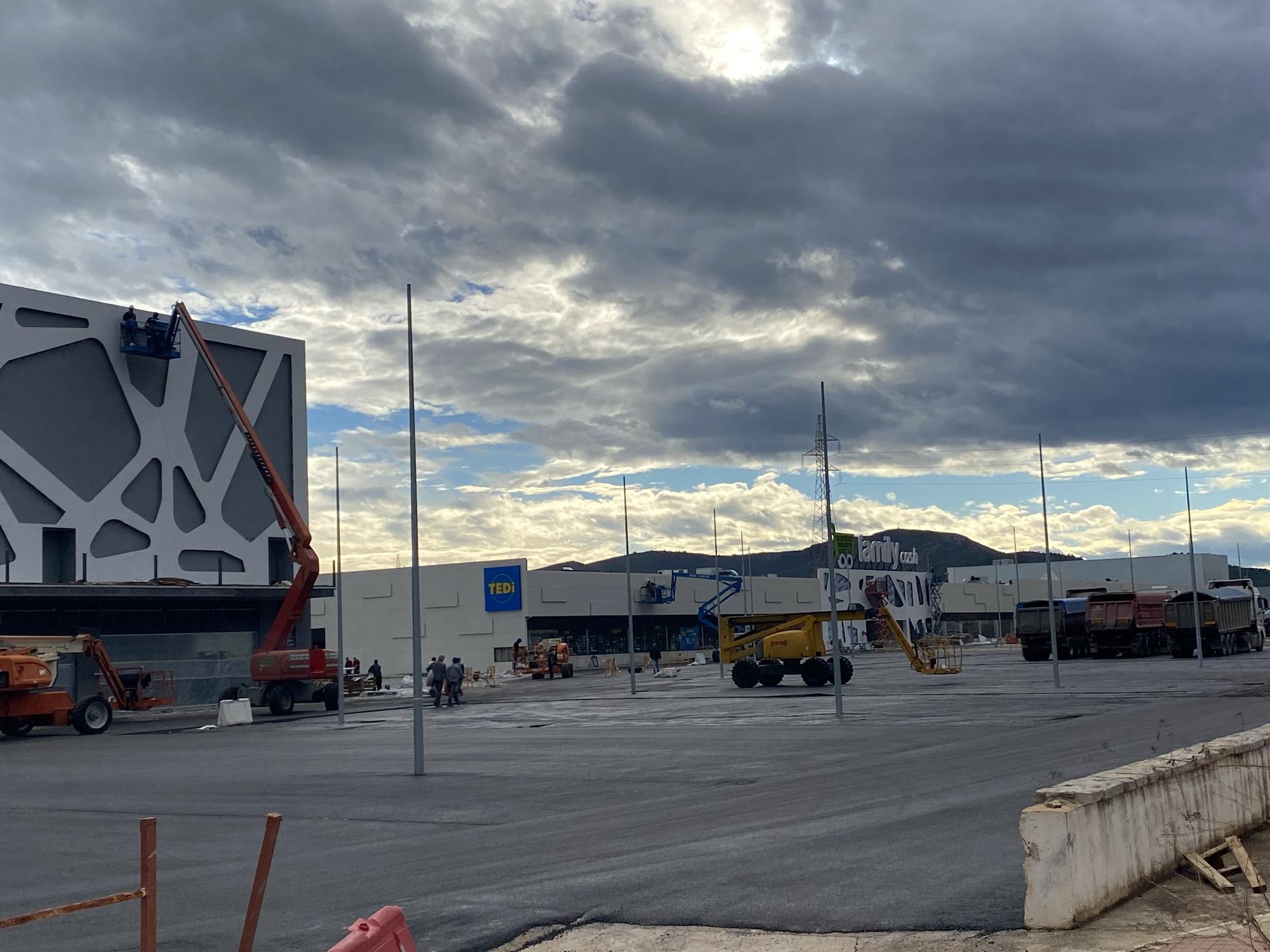 Así está el centro comercial 'fantasma' de Benicarló a una semana de su reapertura