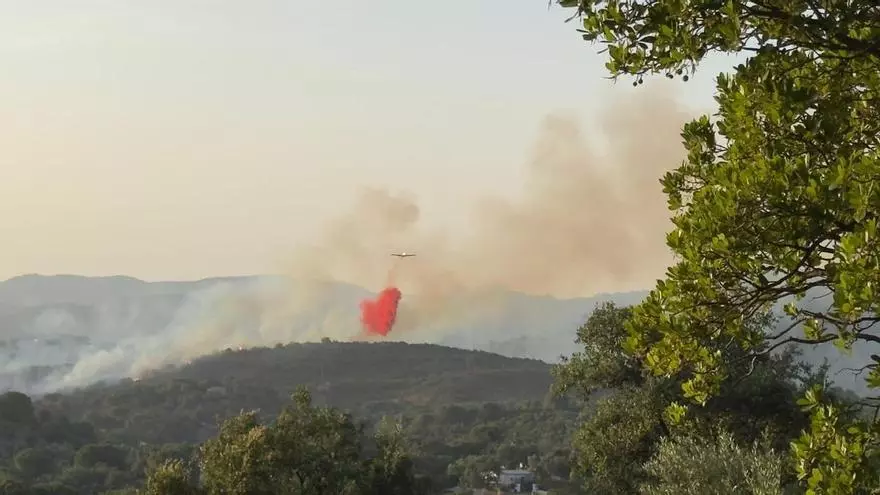 Controlado el incendio de Las Jaras tras una noche de intenso trabajo: el Infoca mantiene efectivos en labores de remate