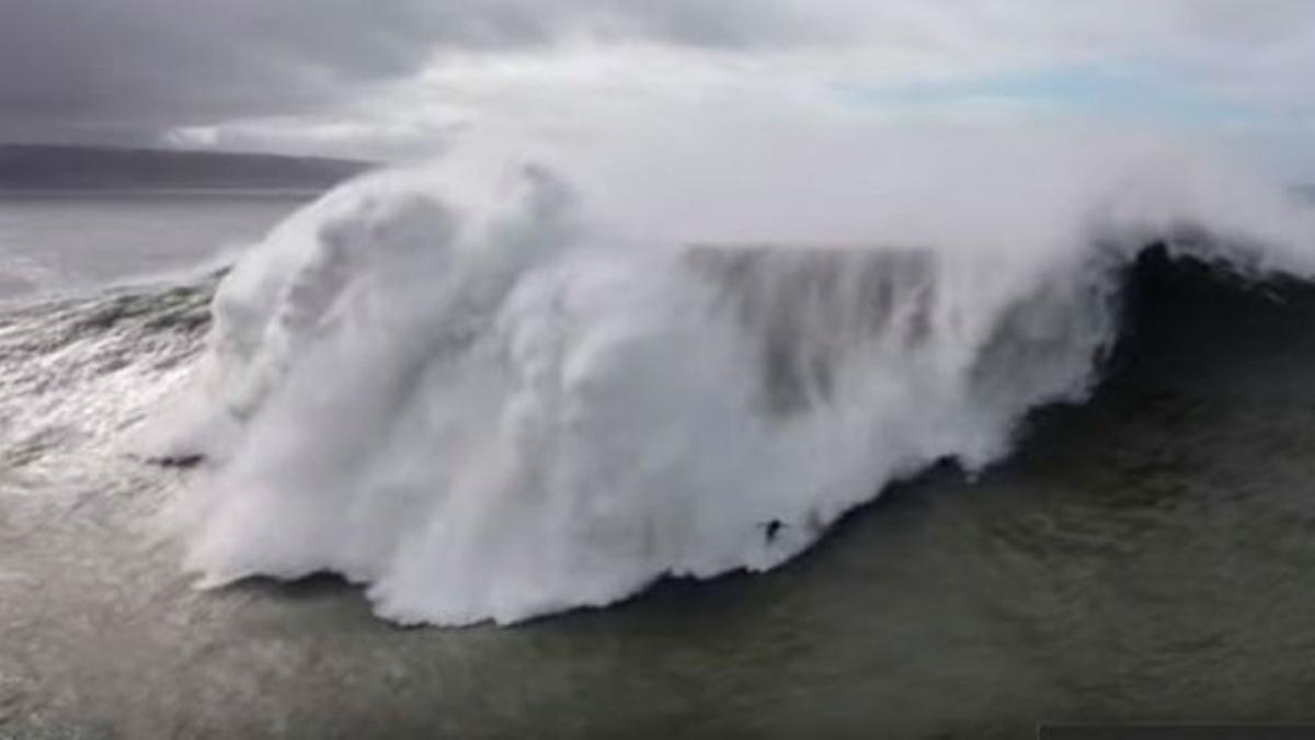 La ola gigante que casi termina con la vida de un surfista: así fue el dramático rescate