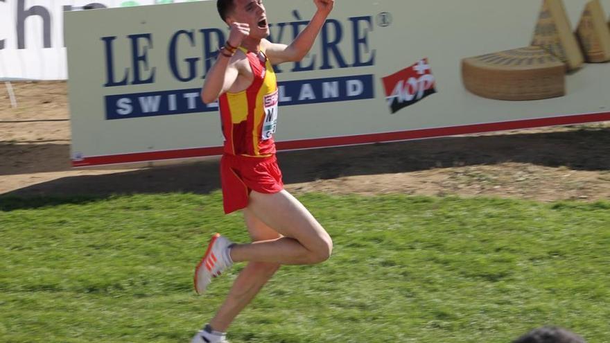 Carlos Mayo, oro en 10.000 metros, da a España la primera medalla