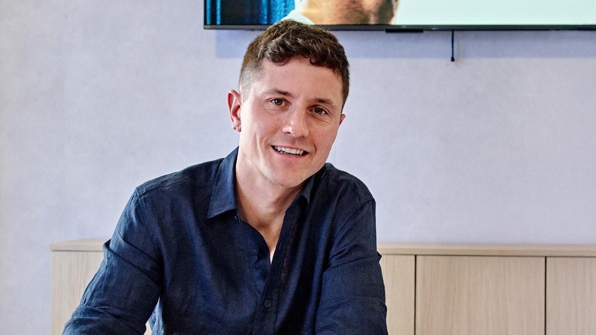 Ander, firmando su contrato con el Real Zaragoza