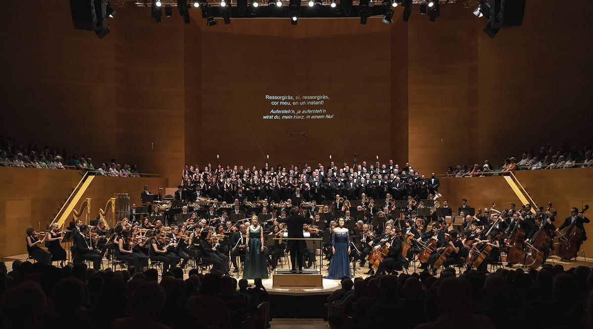 Kazushi Ono dice adiós a la OBC con un gran Mahler, la 'Sinfonía núm.2', 'Resurrección'.
