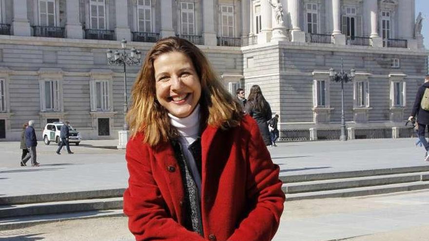 Ana Romero, frente al Palacio Real.