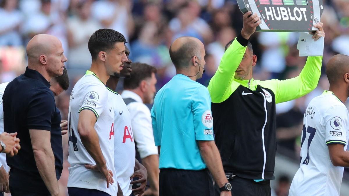 Lenglet en su primer partido oficial con el Tottenham Hotspur