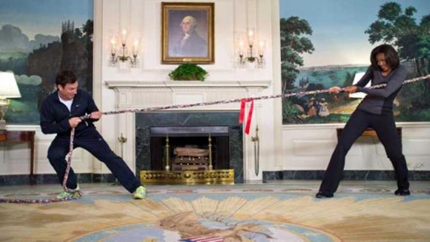 Michelle Obama, a ritmo de hula hop