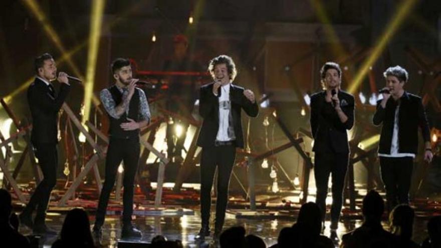 El grupo One Direction presenta su nuevo disco