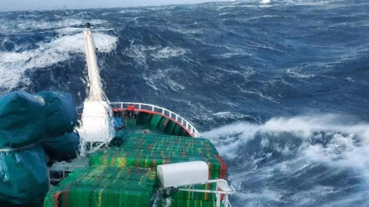 España gana la primera batalla para salvar al palangre gallego del veto de las 87 áreas