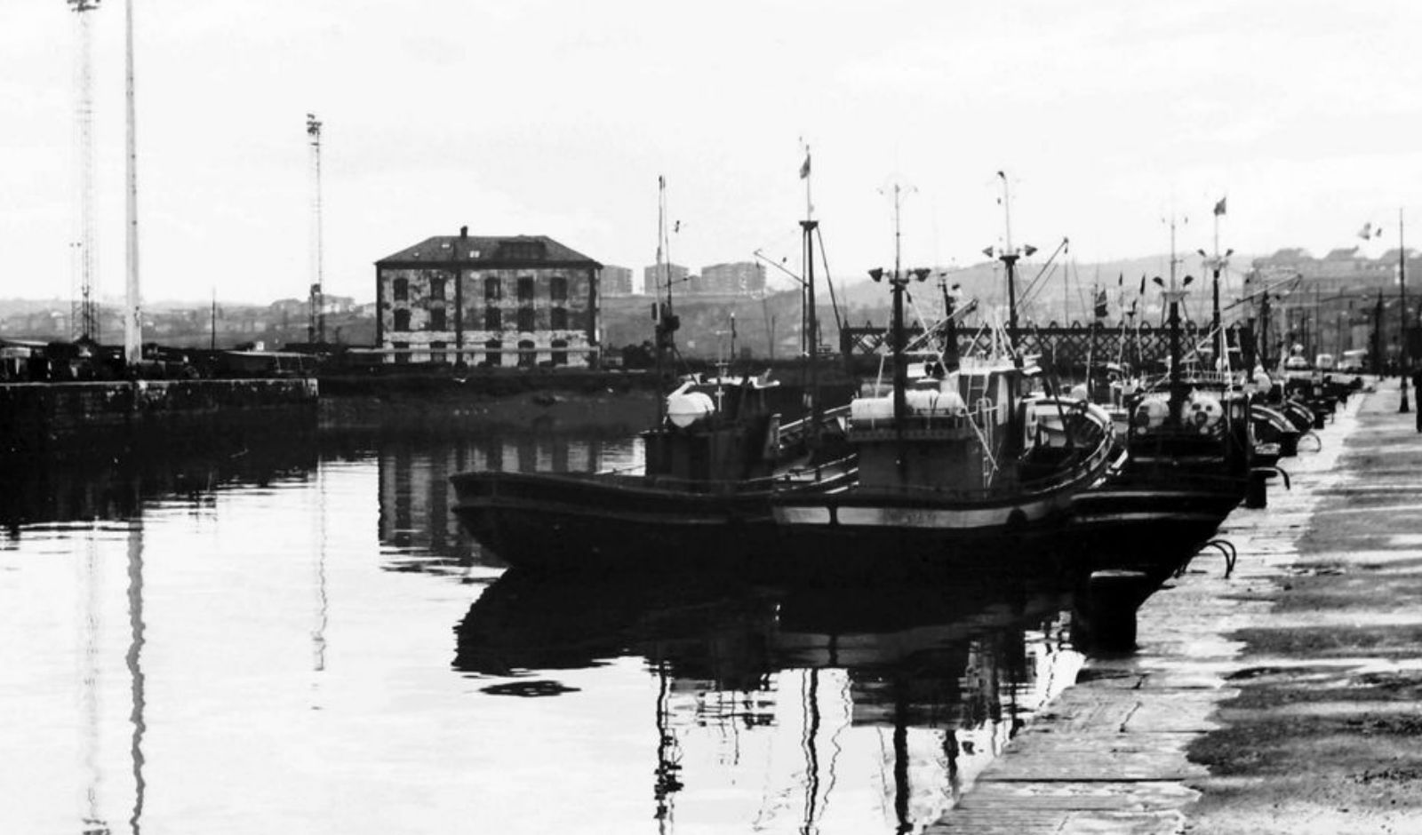 Los barcos pesqueros en Avilés.