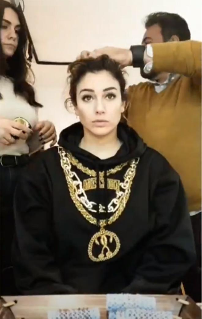 Blanca Suarez con sudadera de Moschino [tv] x H&amp;M