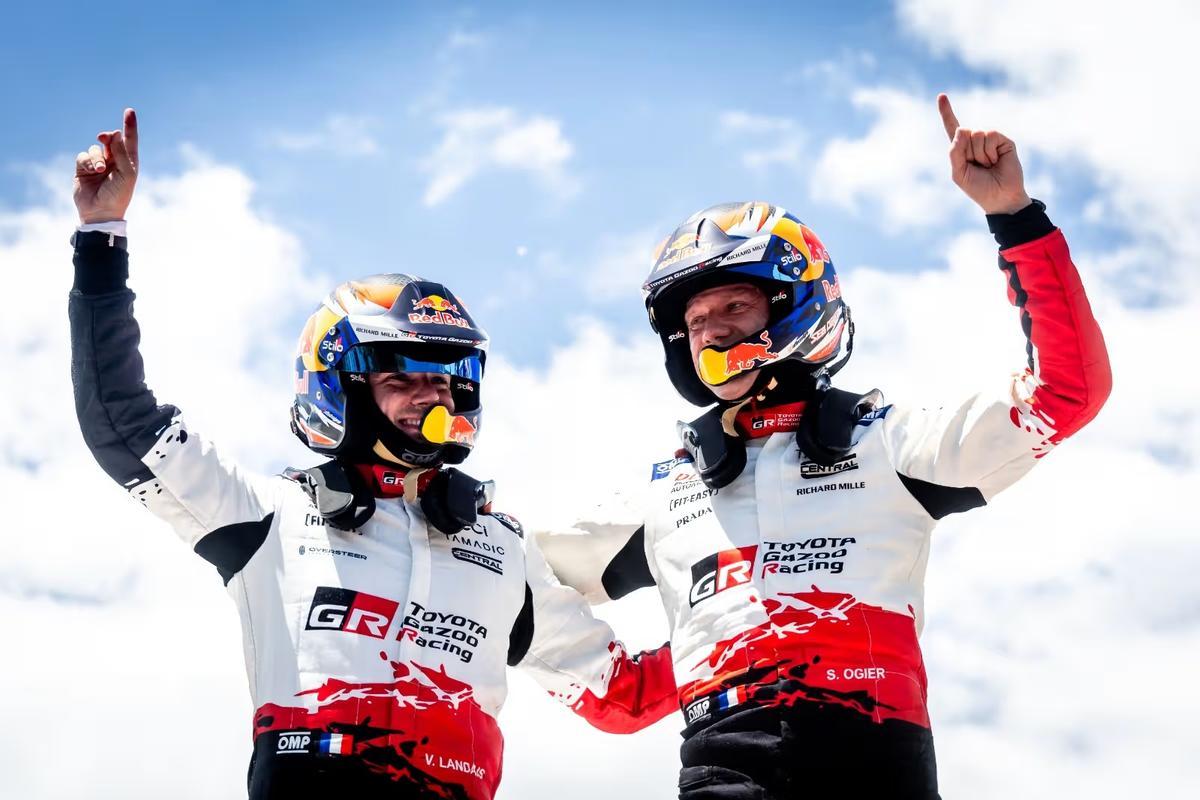 Sébastien Ogier y Vincent Landais tras la victoria en el Rally Islas Canarias