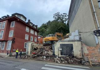 El derribo del viejo mesón "Miravalles" deja a La Villa sin otro edificio centenario