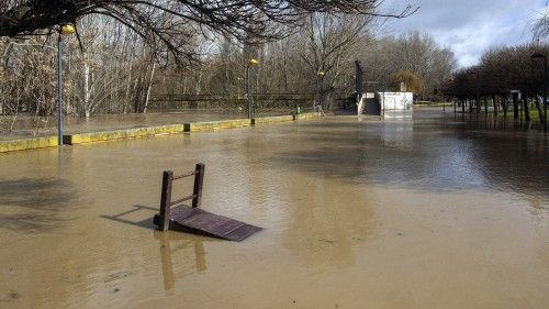 EL EBRO EN LOGROÑO ALCANZA 1.600 M3/S Y SEGUIRÁ LA CRECIDA HASTA LAS 15 HORAS