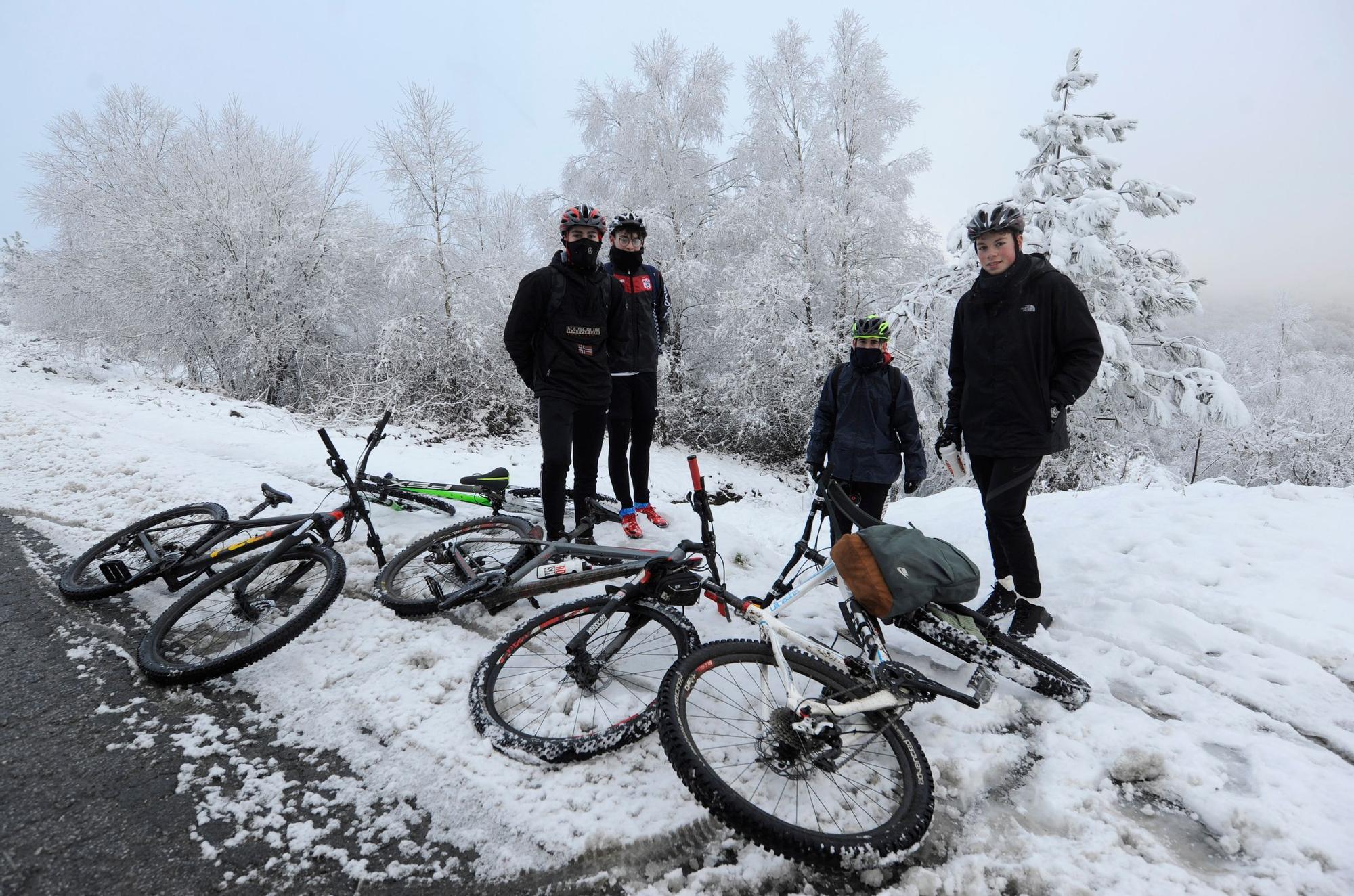 La nieve cubre el fin de semana en Galicia