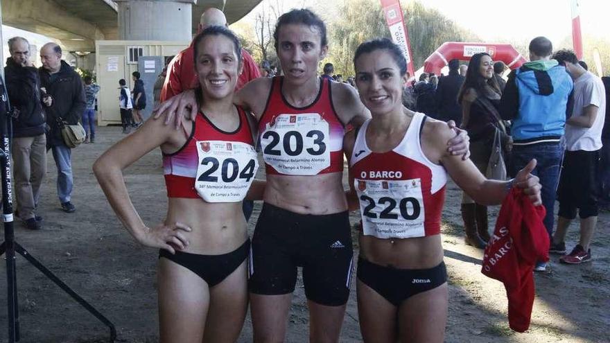 Sofía Martins, Maria Pinho y Ester Navarrete, tras la carrera del Memorial Belarmino Alonso. // Alba Villar