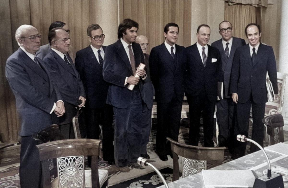 Os líderes políticos na asinatura dos Pactos da Moncloa.