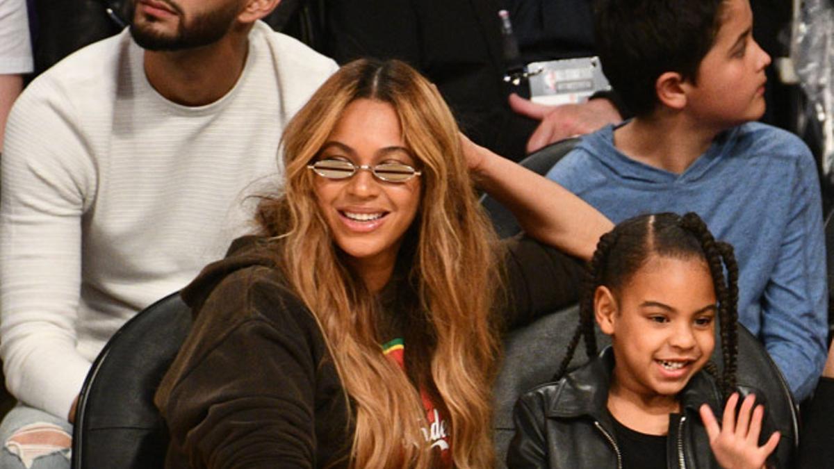 Beyoncé y Blue Ivy disfrutan de un partido de la NBA desde primera fila