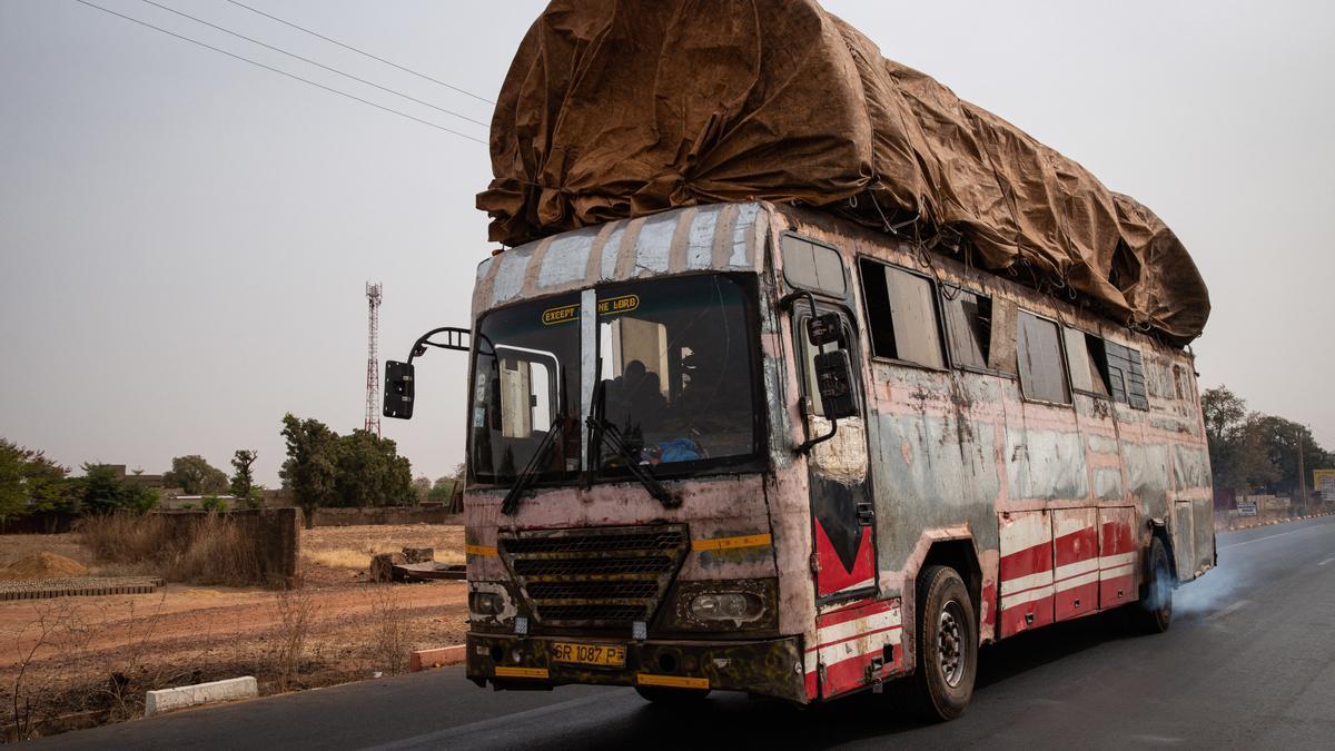 Imagen de archivo de un autobús en Malí.