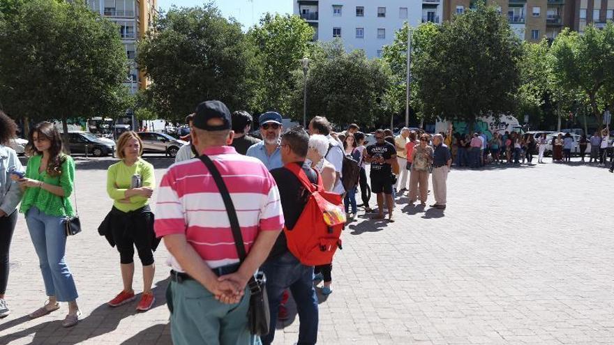 Ya hay colas ante la plaza de toros esperando las entradas para Rosalía