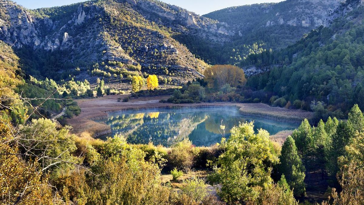La piscina natural más espectacular de España está en Guadalajara: esconde un valioso tesoro visigodo que perteneció al último conde de la península