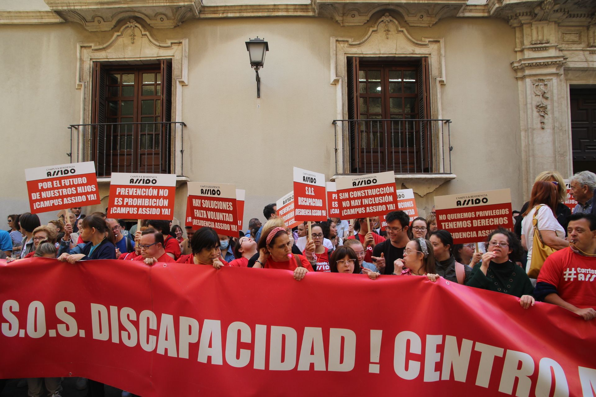 Concentración de Assido en Murcia ante la CHS