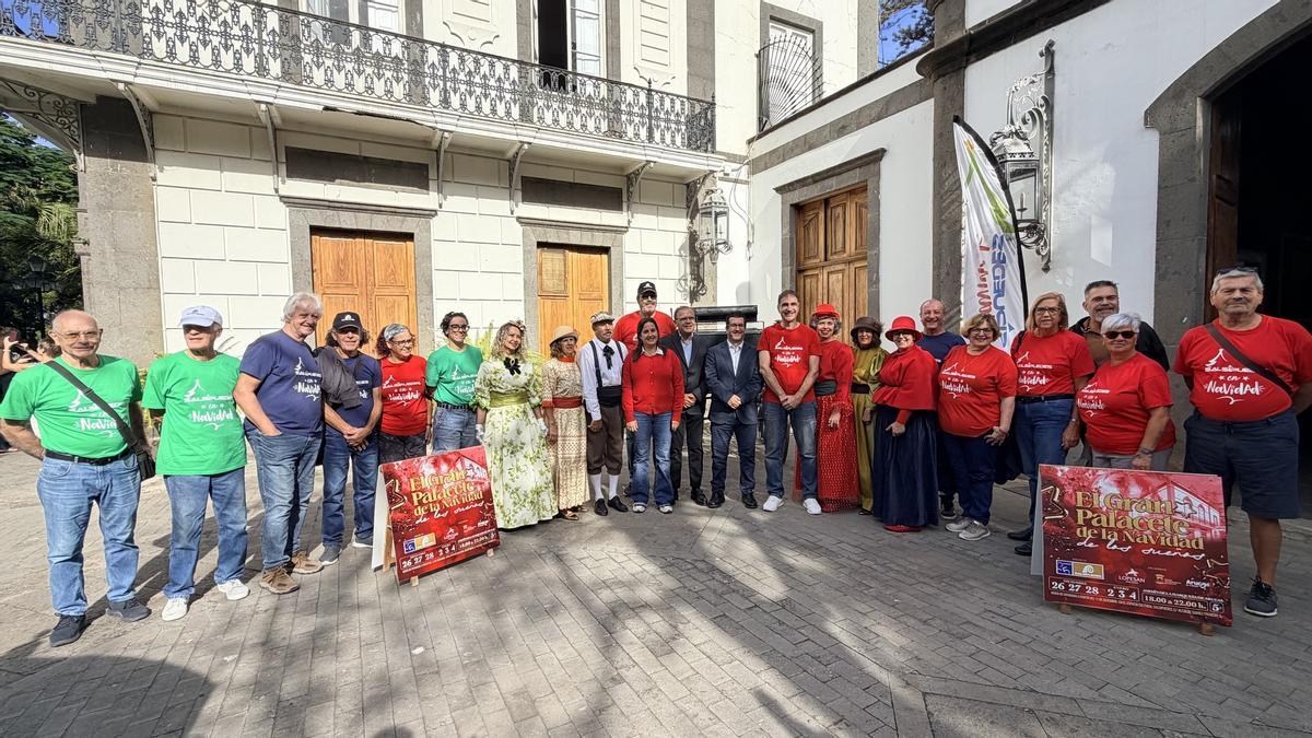 Voluntarios y autoridades, este miércoles, en el palacete de la Marquesa.