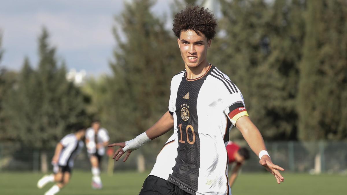 Así juega Noah Darvich, la perla alemana de 16 años que quiere el Barça