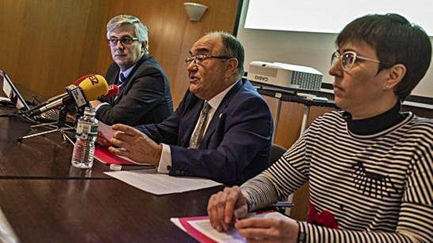 Javier Díaz, Enrique Oliveira y Lidia Payo, ayer durante la presentación de los datos.