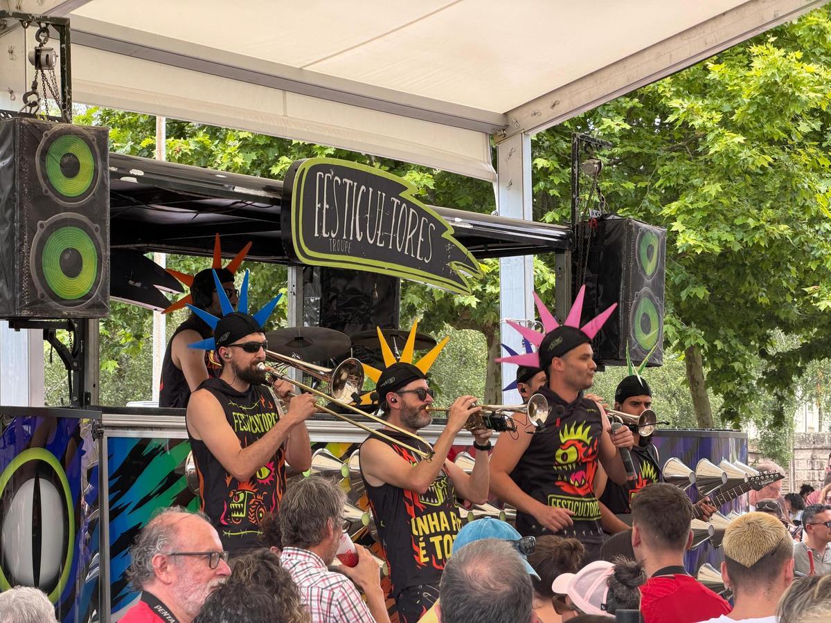 Luis Zahera y Festicultores cierran por todo lo alto las fiestas de Fontiñas