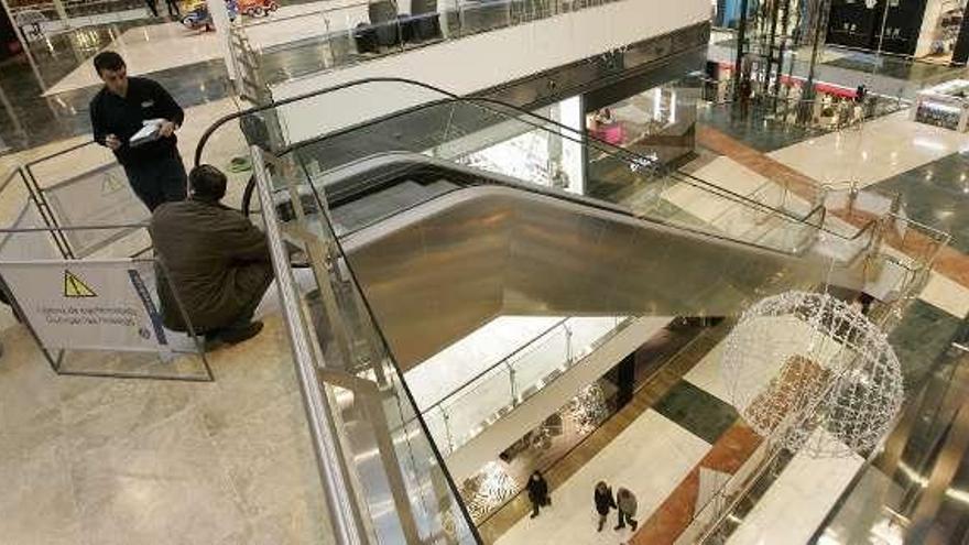 El centro comercial de Santiago donde murió una menor de 9 años alega que cumple con &quot;todas las medidas de seguridad&quot;