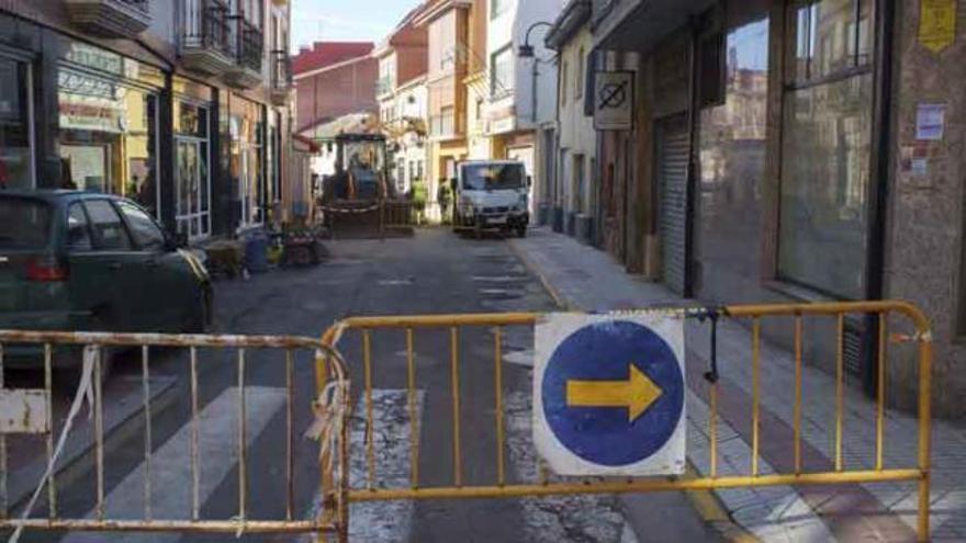 Corte de calle por obras en San Antón