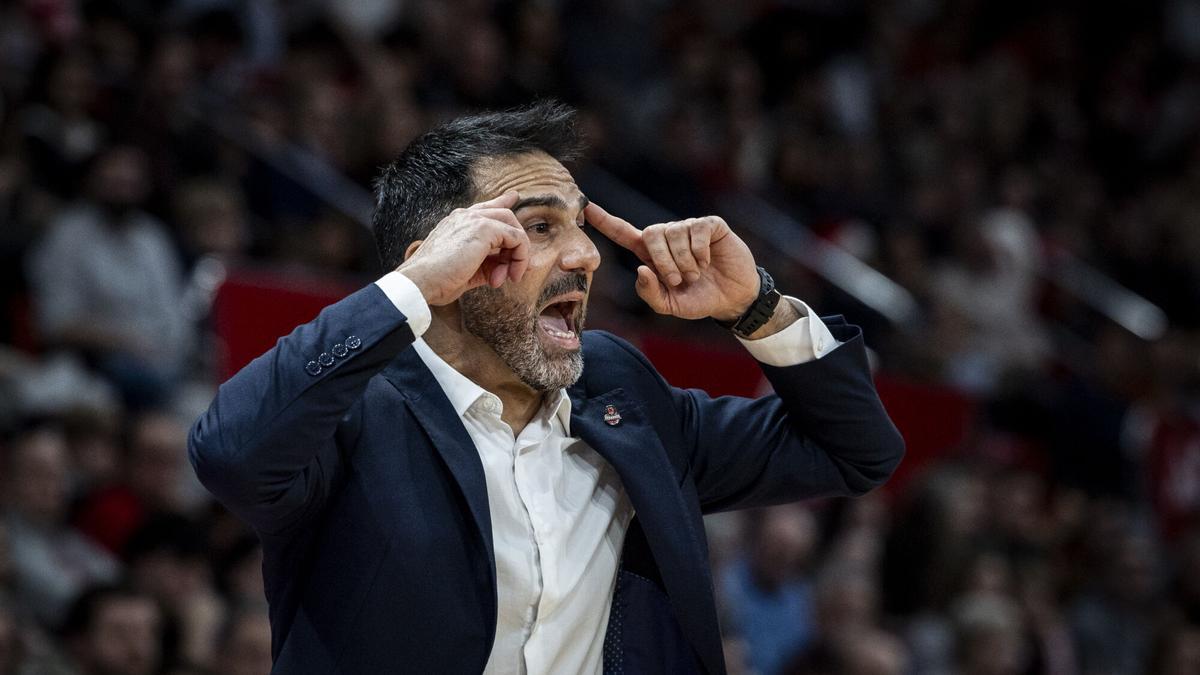 Jesús Ramírez gesticula durante el partido de este sábado.
