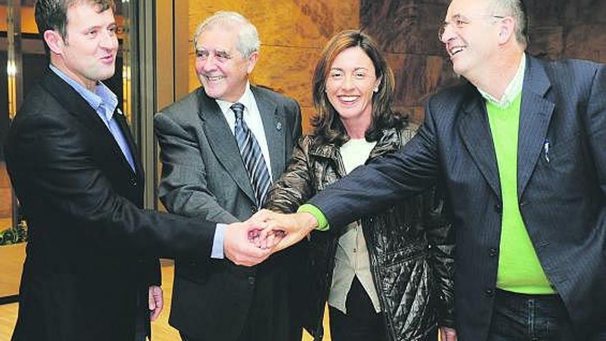 Por la izquierda, Gumer Rodríguez (ANPE), Iglesias Riopedre, Ana Rosa Migoya y Daniel Rodríguez (FETE-UGT).