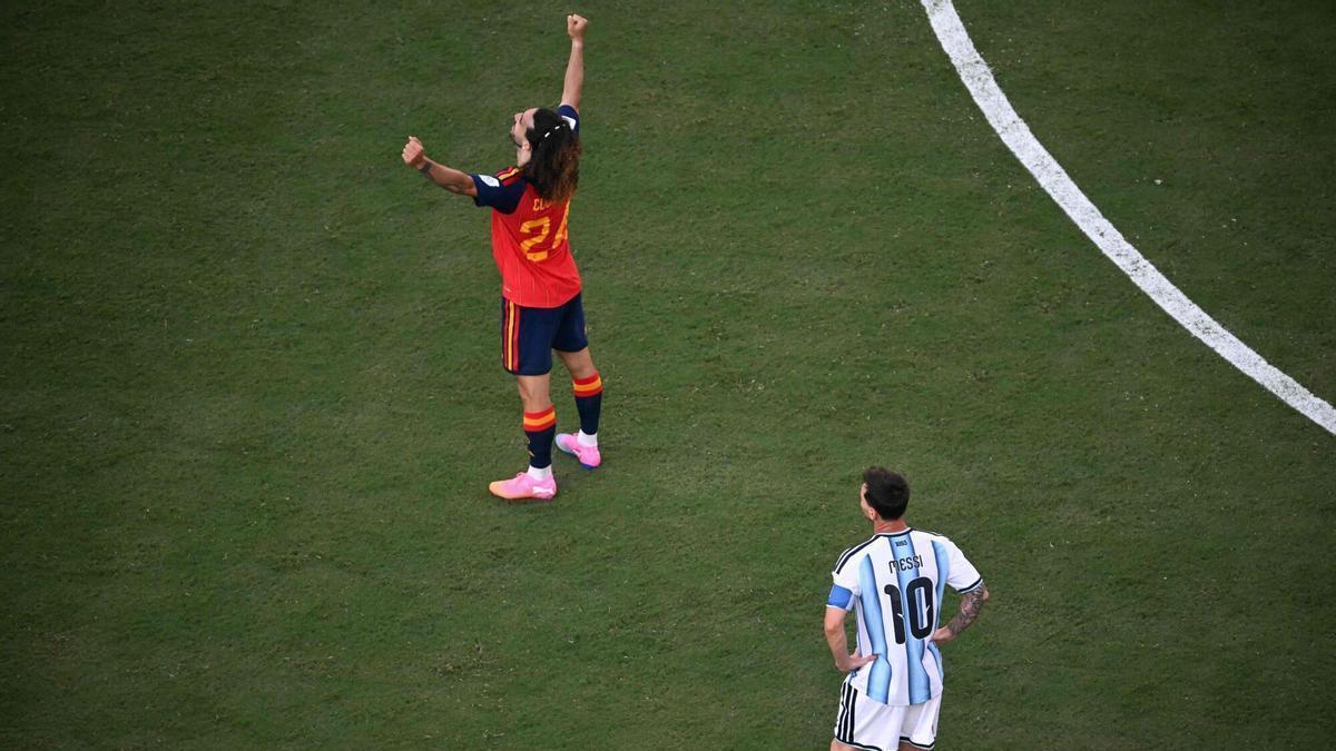 Marc Cucurella celebra la victoria.