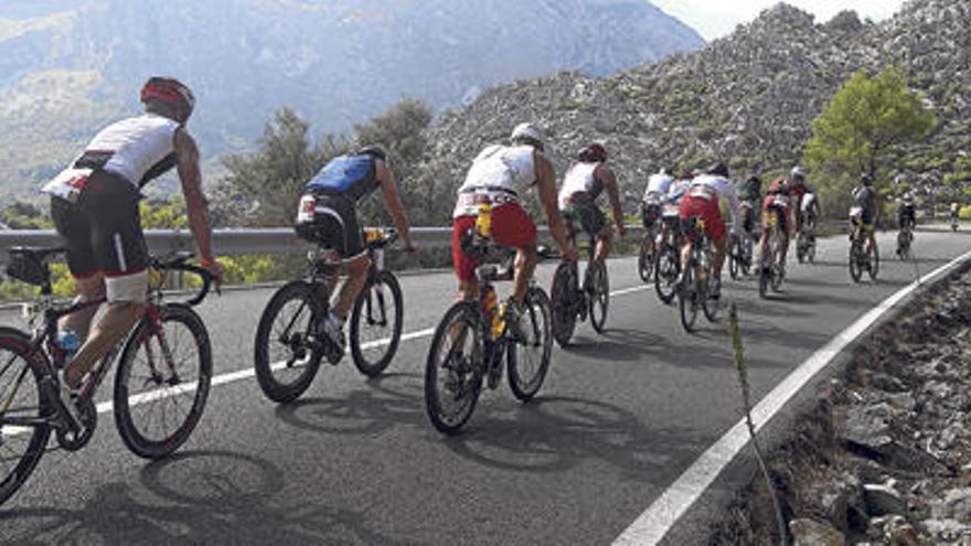 Leserfragen: Dürfen Radfahrer auf Mallorca nebeneinander fahren?