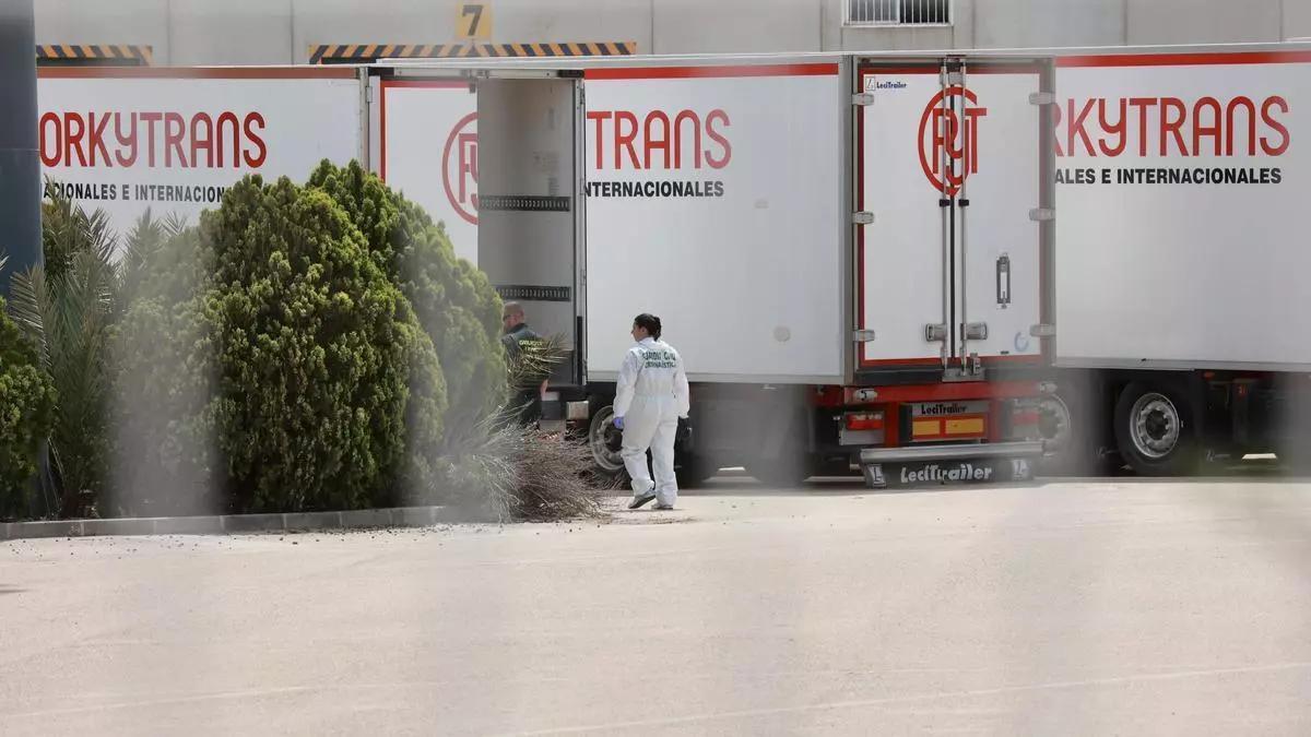 Enterrados en aceite usado, cal viva y sosa cáustica en Librilla